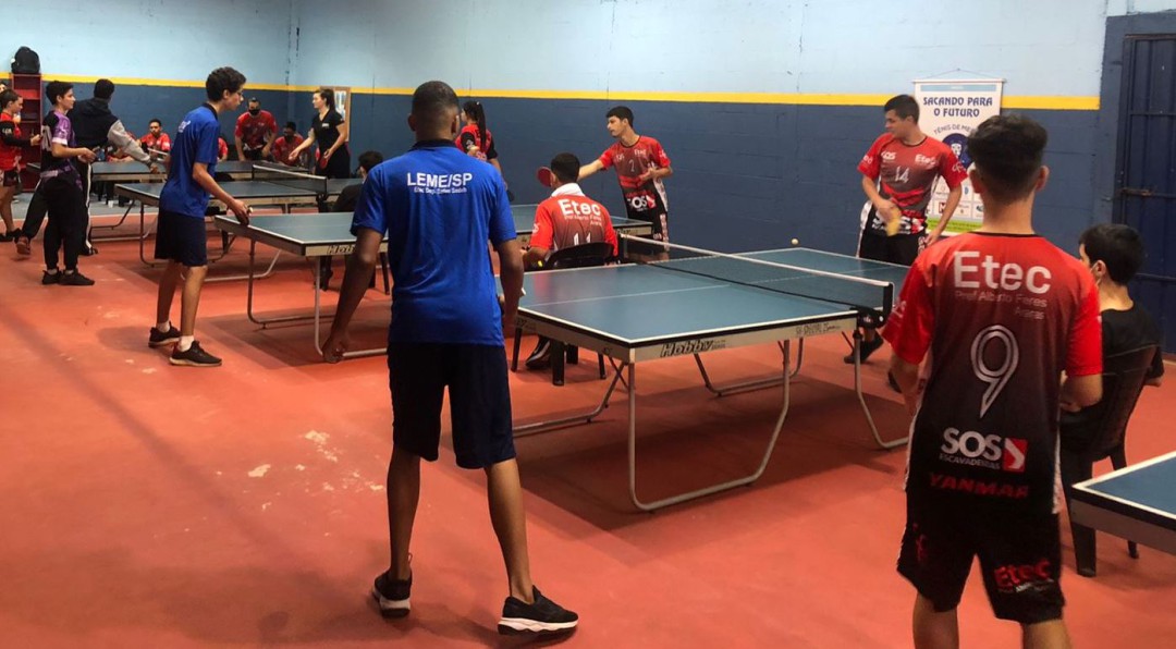 Equipe De Futsal Feminina Da Etec Dep Salim Sedeh Campe Dos Jogos