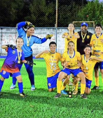 FUTEBOL FEMININO – ESPORTIVO CANARINHO É CAMPEÃO INVICTO EM PIRASSUNUNGA