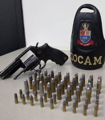 ARMA FURTADA HÁ MAIS DE 10 ANOS É ENCONTRADA DURANTE LIMPEZA DE RESIDÊNCIA EM LEME