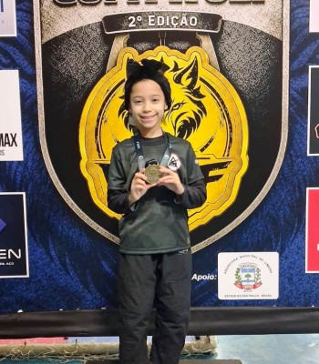 LORRAYNE DE CÁSSIA CONQUISTA MAIS UM OURO NO JIU-JÍTSU