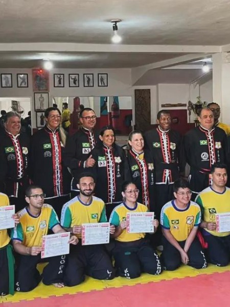 ASSOCIAÇÃO RIBEIRO CONQUISTA NOVOS GRADUADOS E FORTALECE O LI TCHUÓ PA KUNG FU EM LEME