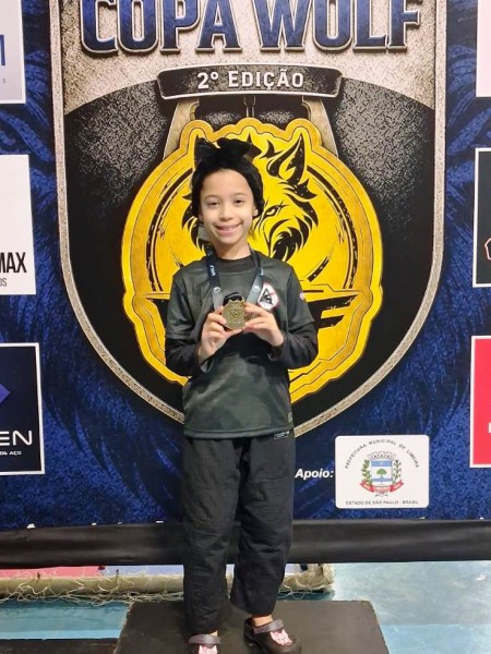 LORRAYNE DE CÁSSIA CONQUISTA MAIS UM OURO NO JIU-JÍTSU