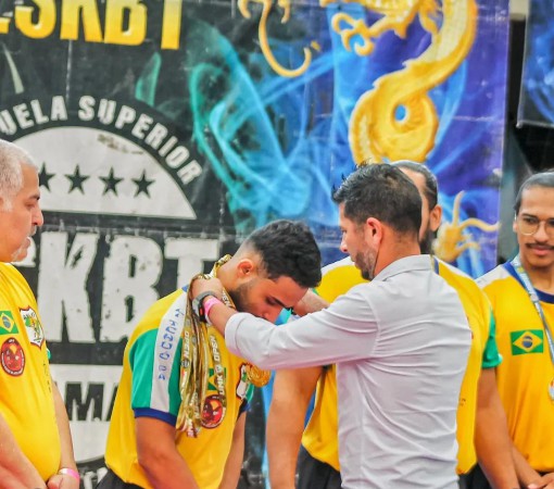 TIAGO MONTEIRO LEVA O NOME DO BRASIL AO PÓDIO NO CAMPEONATO UIAMA}