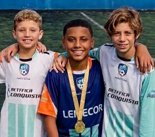 JOVENS DE LEME GANHAM CHANCE EM AVALIAÇÃO DO CORINTHIANS}