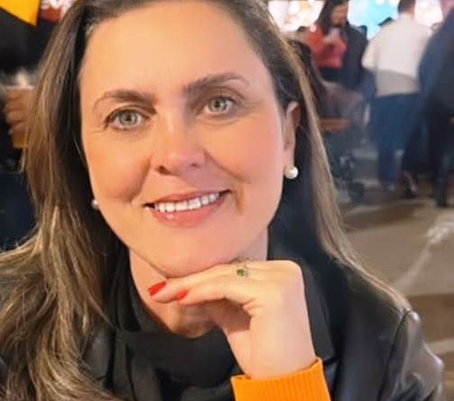 FELIZ ANIVERSÁRIO, SIMONE ANACLETO PARIZ}