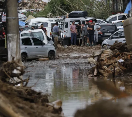 Confira algumas medidas de segurança dos alimentos após enchentes ou tempestades}