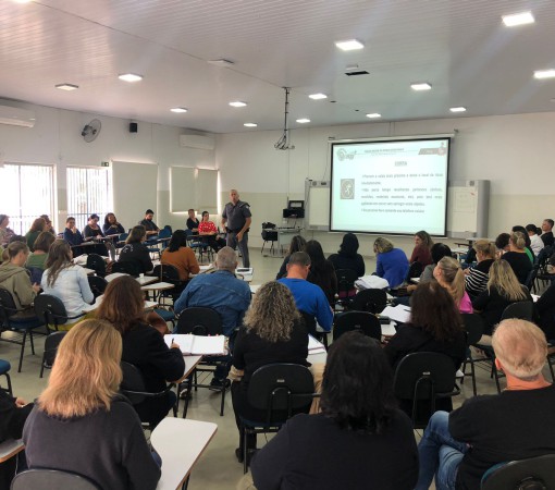 Polícia Militar realiza Palestra sobre combate à violência escolar}