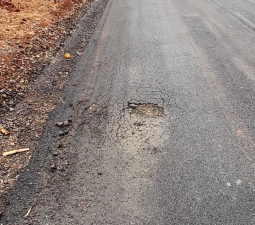 POPULAÇÃO RECLAMA DA DEMORA E DA QUALIDADE DO RECAPEAMENTO DA ESTRADA DO TAQUARI}