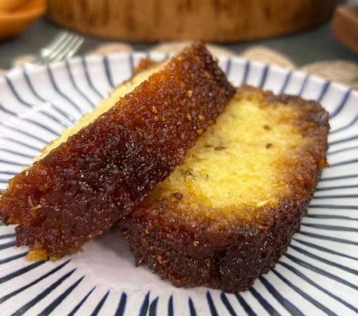 BOLO DE MANDIOCA CARAMELADO}