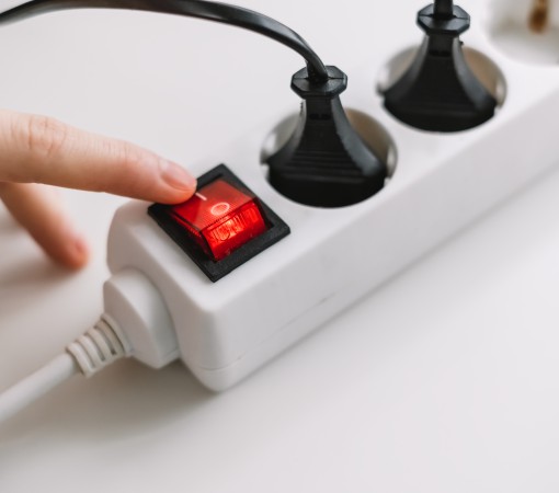 APARELHOS DESLIGADOS TAMBÉM CONSOMEM ENERGIA? CPFL ESCLARECE MITOS E VERDADES SOBRE O STAND-BY}