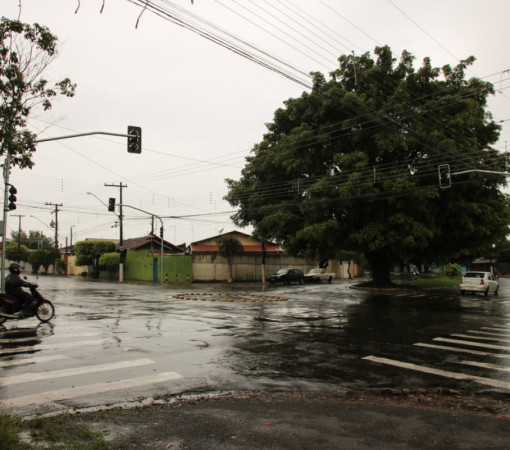 Coordenadoria Municipal de Trânsito informa sobre instalação de novos semáforos}