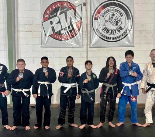 PREFEITURA DE LEME APOIA ATLETAS DE JIU-JÍTSU EM COMPETIÇÃO E CELEBRA CONQUISTA DE 12 MEDALHAS}