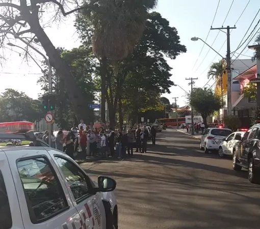 Ataque em ônibus deixa três pessoas mortas em Avenida de Piracicaba}