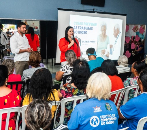 DR. DAVID PEDRÃO REALIZA PALESTRA NO CENTRO DE CONVIVÊNCIA DO IDOSO}