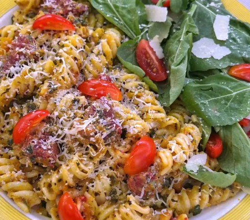 MACARRÃO CREMOSO COM CARNE-SECA E ABÓBORA}