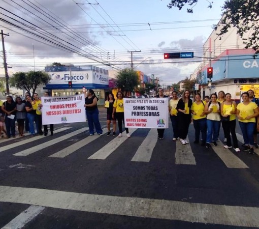SINDICATO VAI ÀS RUAS EM DEFESA DO ENQUADRAMENTO DOS PROFISSIONAIS DA EDUCAÇÃO INFANTIL}