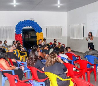 SECRETARIA DE EDUCAÇÃO REALIZA PALESTRAS SOBRE O AUTISMO}