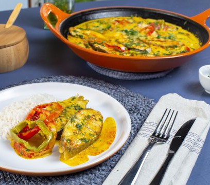 PEIXE COZIDO COM LEITE DE COCO}