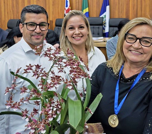 PARABÉNS, RAFAEL! QUE A VIDA FLORESÇA AO SEU REDOR}