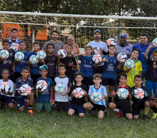 LEMENSINHO RECEBE NOVOS MATERIAIS ESPORTIVOS PARA MELHORAR TREINOS}