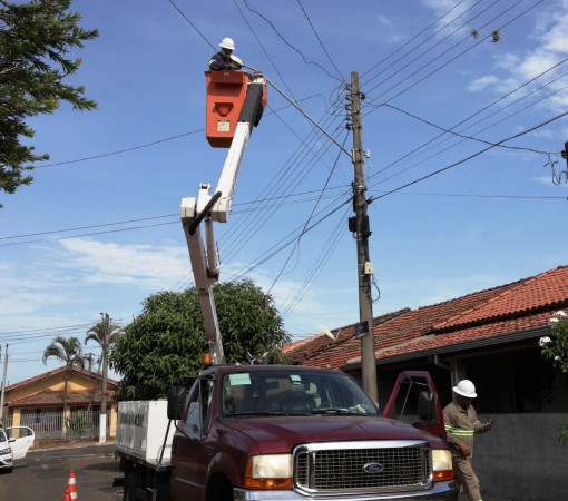 COMEÇARAM AS TROCAS DAS LÂMPADAS NA CIDADE}