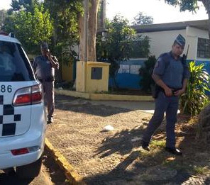 Aluno esfaqueia aluna em sala de aula da EE Profa. Osmarina Sedeh Padilha em Pirassununga}