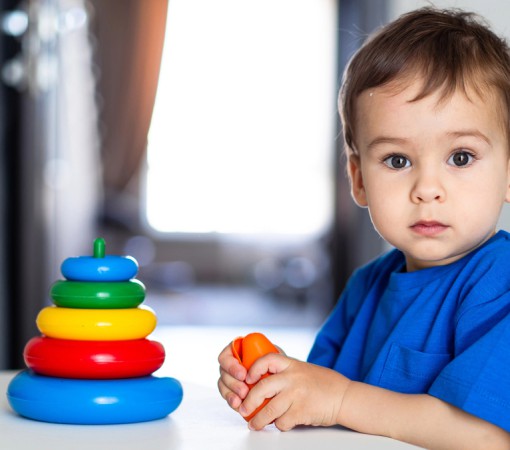 QUANDO INVESTIGAR? SINAIS DE AUTISMO PODEM APARECER ANTES DOS 2 ANOS}
