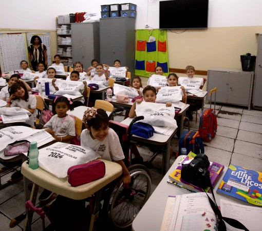 ENTREGA DE UNIFORME DE INVERNO}