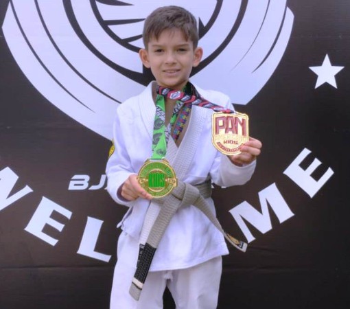 IRMÃOS KALEB E NAUAN BRILHAM NO PAN-AMERICANO DE JIU-JITSU}