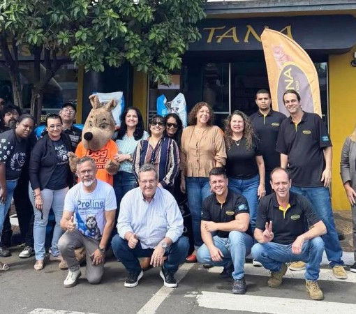 QUASE UMA TONELADA DE AMOR: EVENTO SOLIDÁRIO GARANTE ALIMENTO PARA CÃES E GATOS}