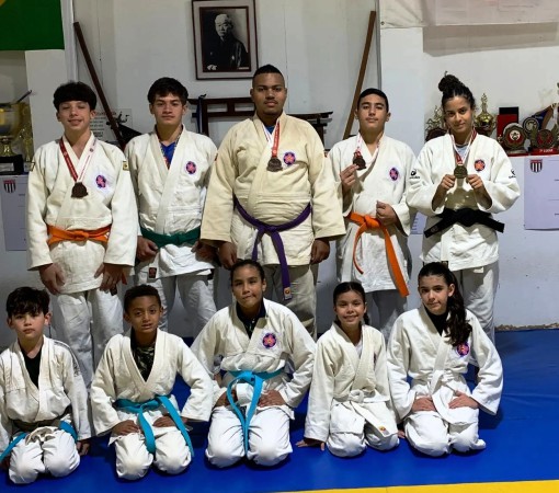 JUDOCAS DA ACADEMIA GAMBATÊ CONQUISTAM OITO MEDALHAS NA COPA A.A.A. DE JUDÔ}