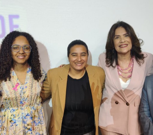 Vereadora Cintia Grossklauss participa do lançamento da Frente Parlamentar de Combate ao Câncer}