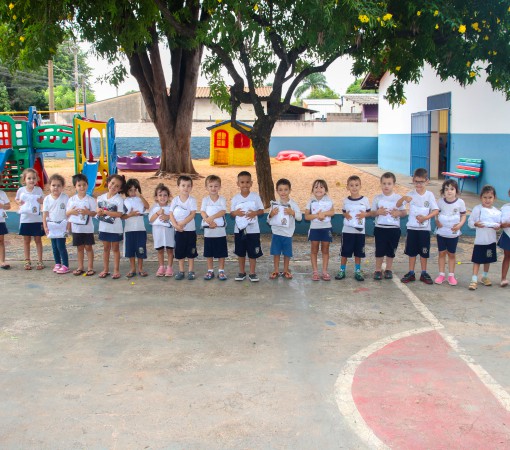 ENTREGA DE UNIFORME ESCOLAR}