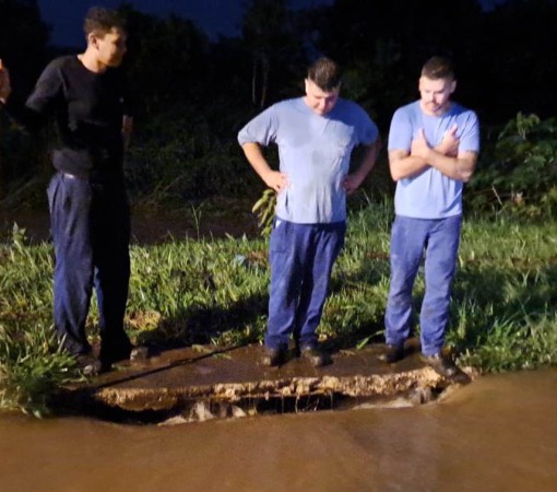 MAIS DE 12 PONTOS FICAM ALAGADOS COM AS FORTES CHUVAS DE SÁBADO, 4 DE MARÇO}