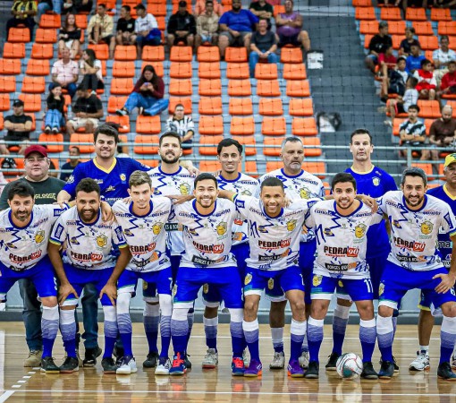 VITÓRIA NA RAÇA NA ESTREIA}