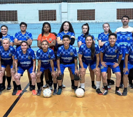 ENTREGA DOS UNIFORMES DO FUTSAL FEMININO DE LEME}