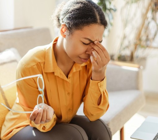 ALTERAÇÕES HORMONAIS PODEM AFETAR A VISÃO DAS MULHERES AO LONGO DA VIDA}
