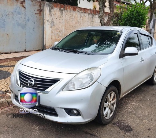 Nissan Versa 4 portas completo}