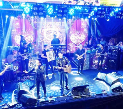 COM RECORDE DE PÚBLICO E SHOWS DE SUCESSO, SANTA CRUZ DA CONCEIÇÃO CELEBRA 72 ANOS COM A MAIOR FESTA DA REGIÃO}
