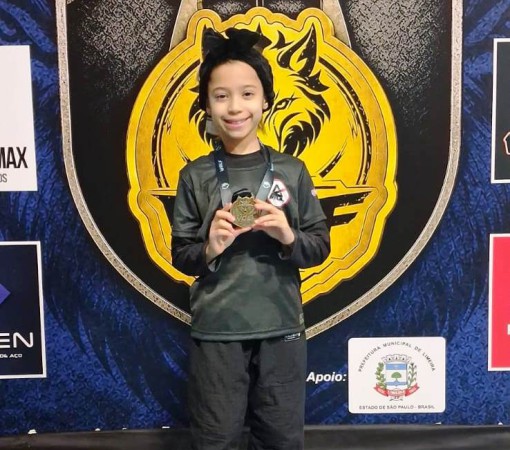 LORRAYNE DE CÁSSIA CONQUISTA MAIS UM OURO NO JIU-JÍTSU}
