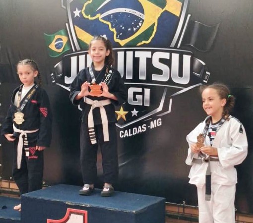 ATLETA DE SANTA RITA DO PASSA QUATRO – LORRAYNE - BRILHA NA COPA DO BRASIL DE JIU-JITSU EM POÇOS DE CALDAS}