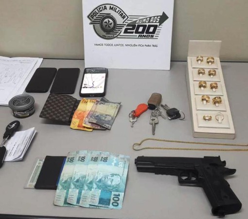 ROUBO CONSUMADO, QUALIFICADO POR CONCURSOS DE PESSOAS EM UMA JOALHERIA DE 08/10/2025}