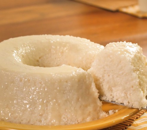 BOLO DE TAPIOCA CREMOSO QUE NÃO VAI AO FORNO}