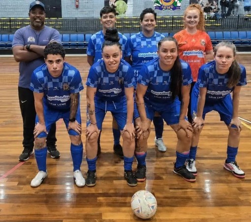 EQUIPE FEMININA DE FUTSAL DE LEME VENCE MAIS UMA E TERMINA PRIMEIRO TURNO NA LIDERANÇA}