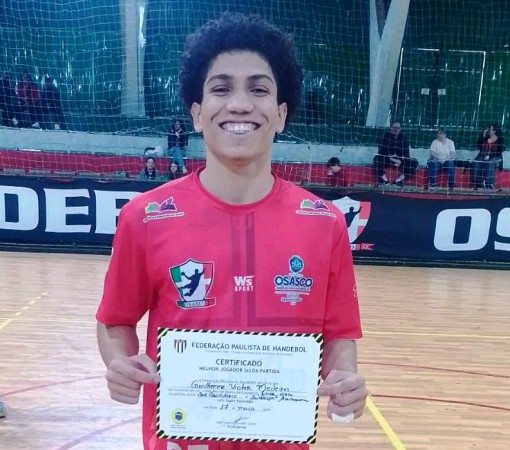 CRIA DE LEME BRILHA NO HANDEBOL PAULISTA E VIRA DESTAQUE EM OSASCO}