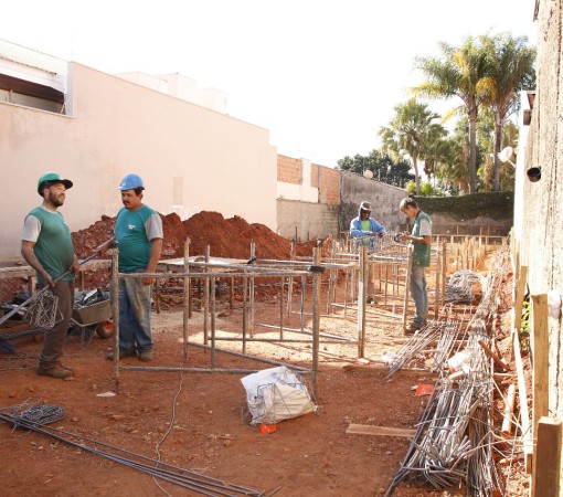 OBRAS DE CONSTRUÇÃO DA SEDE PRÓPRIA DO POSTO DE SAÚDE DA FAMÍLIA “DRA. NELMA ELFRIDA TESSARI FERRARI” SEGUEM EM RITMO ACELERADO}