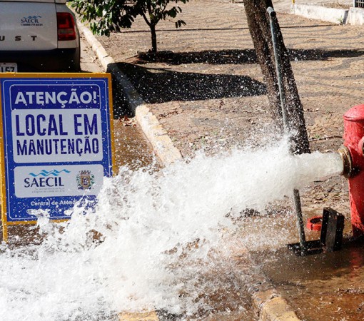 Hidrantes são importantes equipamentos para manutenção da rede de distribuição de água}