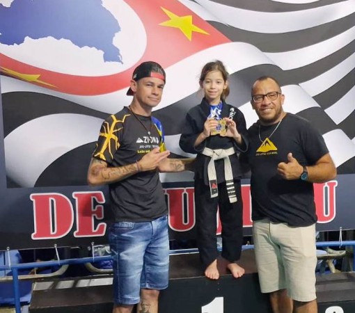 LORRAYNE DE CÁSSIA BRILHA NO PAULISTA OPEN DE JIU-JITSU EM LIMEIRA}