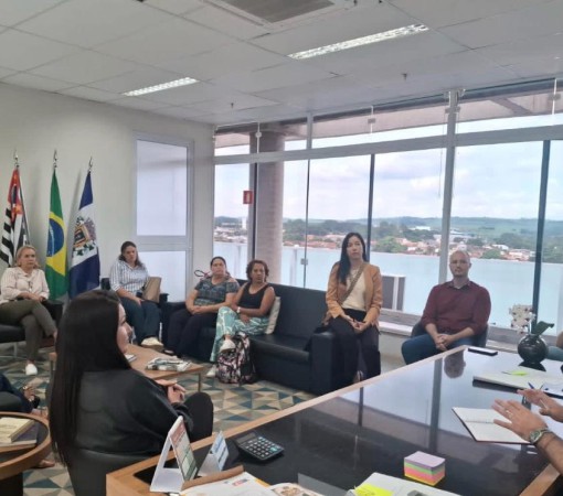 REVOLTA EM LEME: SERVIDORES ESPERAM VALORIZAÇÃO, ENQUANTO CARGOS POLÍTICOS DISPARAM NA PREFEITURA DURANTE A GESTÃO DO PREFEITO CLAUDEMIR BORGES}