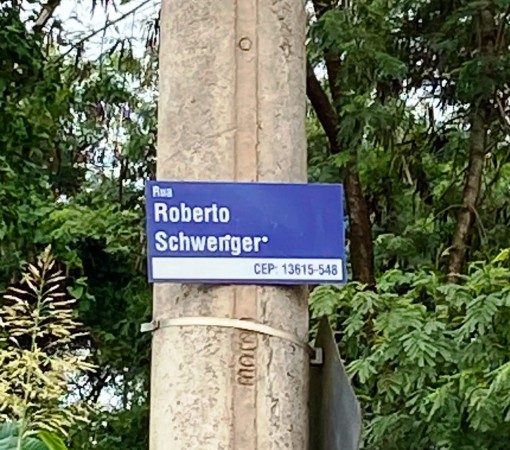 RUA ROBERTO SCHWENGER - MORADORES ENFRENTAM BARRO, BURACOS E ABANDONO}